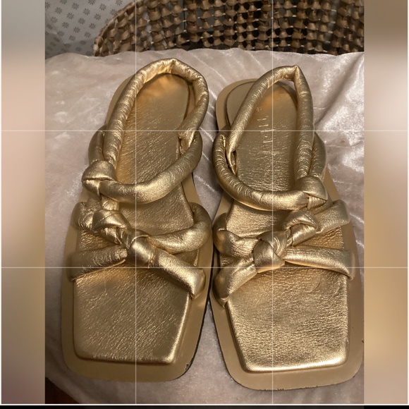 TIBI LEATHER GOLDEN SLING BACK SANDA SZ 39 - Picture 3 of 10